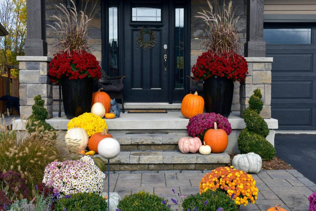 autumn decoration with pumpkins ideas for porch decor - autumn decoration with pumpkins - ideas for porch decor in fall